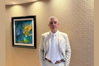 Leonardo Manzan reforça que estabilidade regulatória é essencial para atrair capital e garantir o avanço das obras públicas.