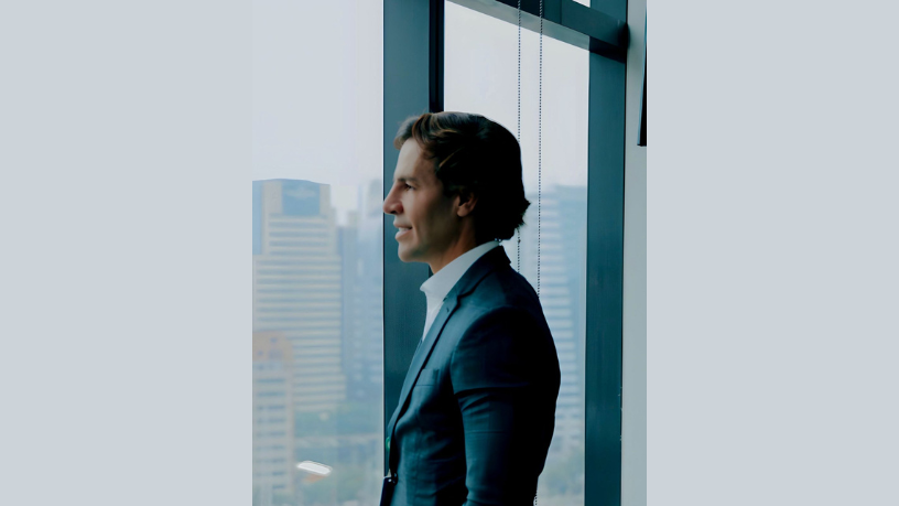 Ian dos Anjos Cunha mostra como hábitos não negociáveis criam clareza, reduzem decisões desnecessárias e fazem a execução acontecer com consistência.