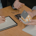 Parcerias entre incorporadoras e fundos de investimento analisadas por Alex Nabuco Dos Santos.