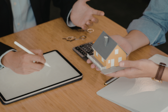 Parcerias entre incorporadoras e fundos de investimento analisadas por Alex Nabuco Dos Santos.