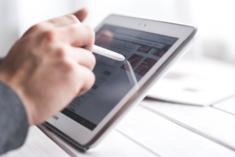 A tecnologia que enfrenta problemas reais entrega valor verdadeiro e impacto sustentável, como afirma Andre de Barros Faria.