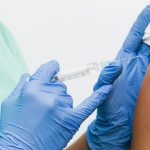 Vacinação contra a influenza em Corumbá nas feiras livres fortalece a prevenção e amplia a cobertura vacinal