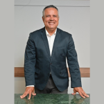 Neste artigo, Elmar Juan Passos Varjão Bomfim explica qual é o papel da inteligência artificial na segurança digital da engenharia e como tecnologias inteligentes estão fortalecendo a proteção de dados e sistemas no setor.