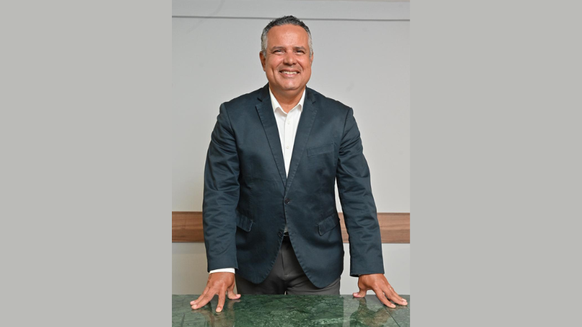 Neste artigo, Elmar Juan Passos Varjão Bomfim explica qual é o papel da inteligência artificial na segurança digital da engenharia e como tecnologias inteligentes estão fortalecendo a proteção de dados e sistemas no setor.